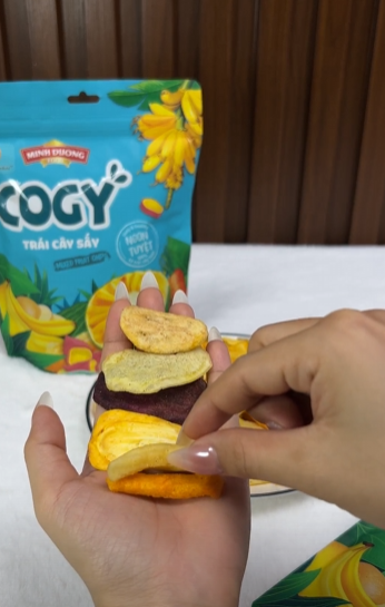 thumbnail video image 2 of Amazin Choices Mixed Dried Fruit Chips, Fresh Fruit Healthy Vegan Snack, 7.05 oz, 2 of 6