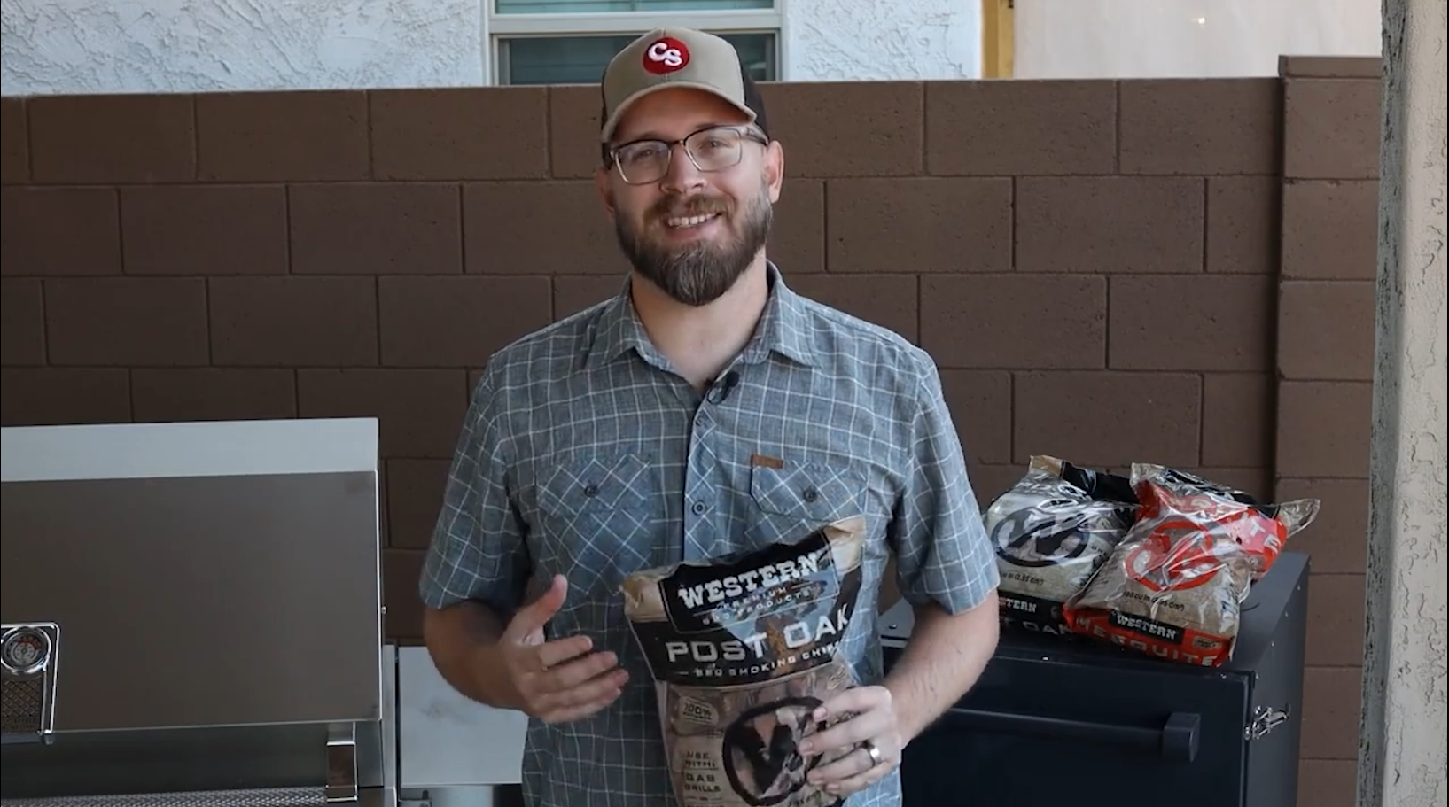 thumbnail video image 2 of Western Premium BBQ Products Oak BBQ Smoking Chips, 180 Cu in, 2 of 10