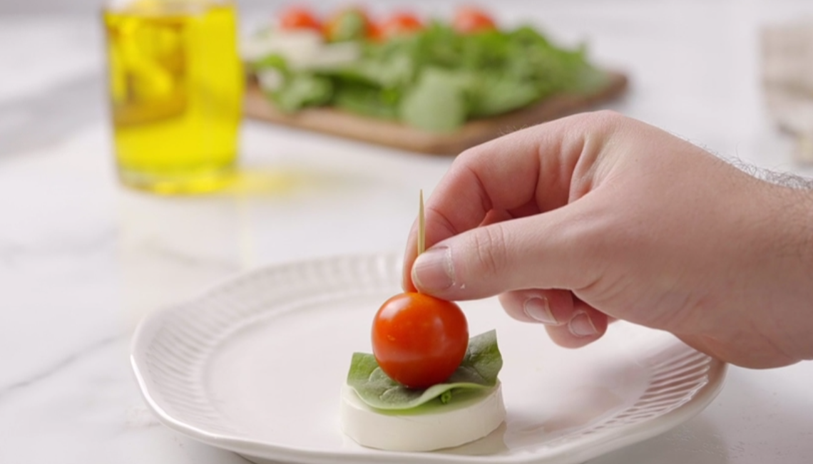 thumbnail video image 2 of GUSTO Bamboo Toothpicks Double-Point Tooth Picks Wooden Appetizer Picks, 2000 pack, 2 of 7