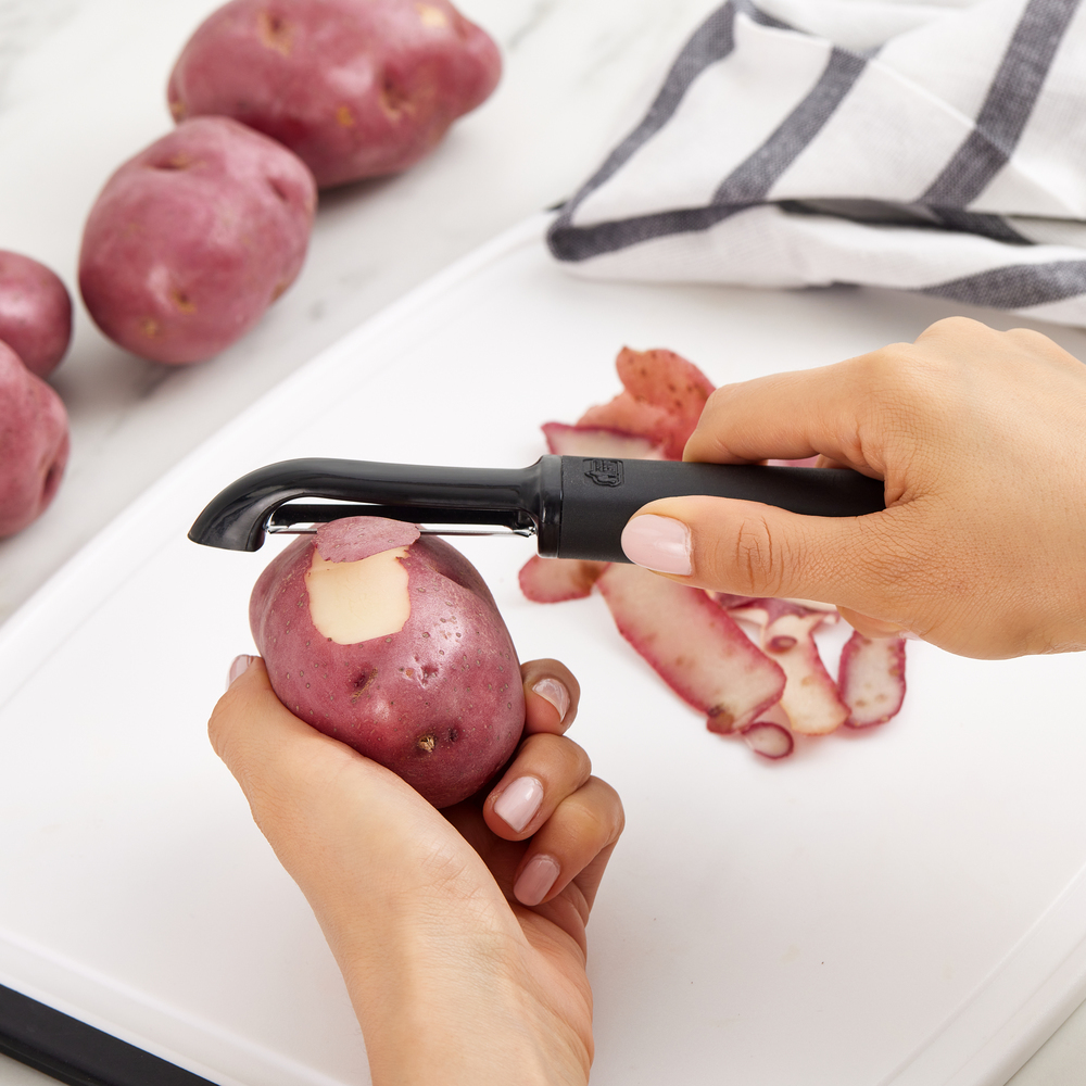 thumbnail video image 2 of GORILLA GRIP Vegetable Peeler, Stainless Steel, Includes Blade Cover, Peels Potatoes Apples, Blue, 2 of 10