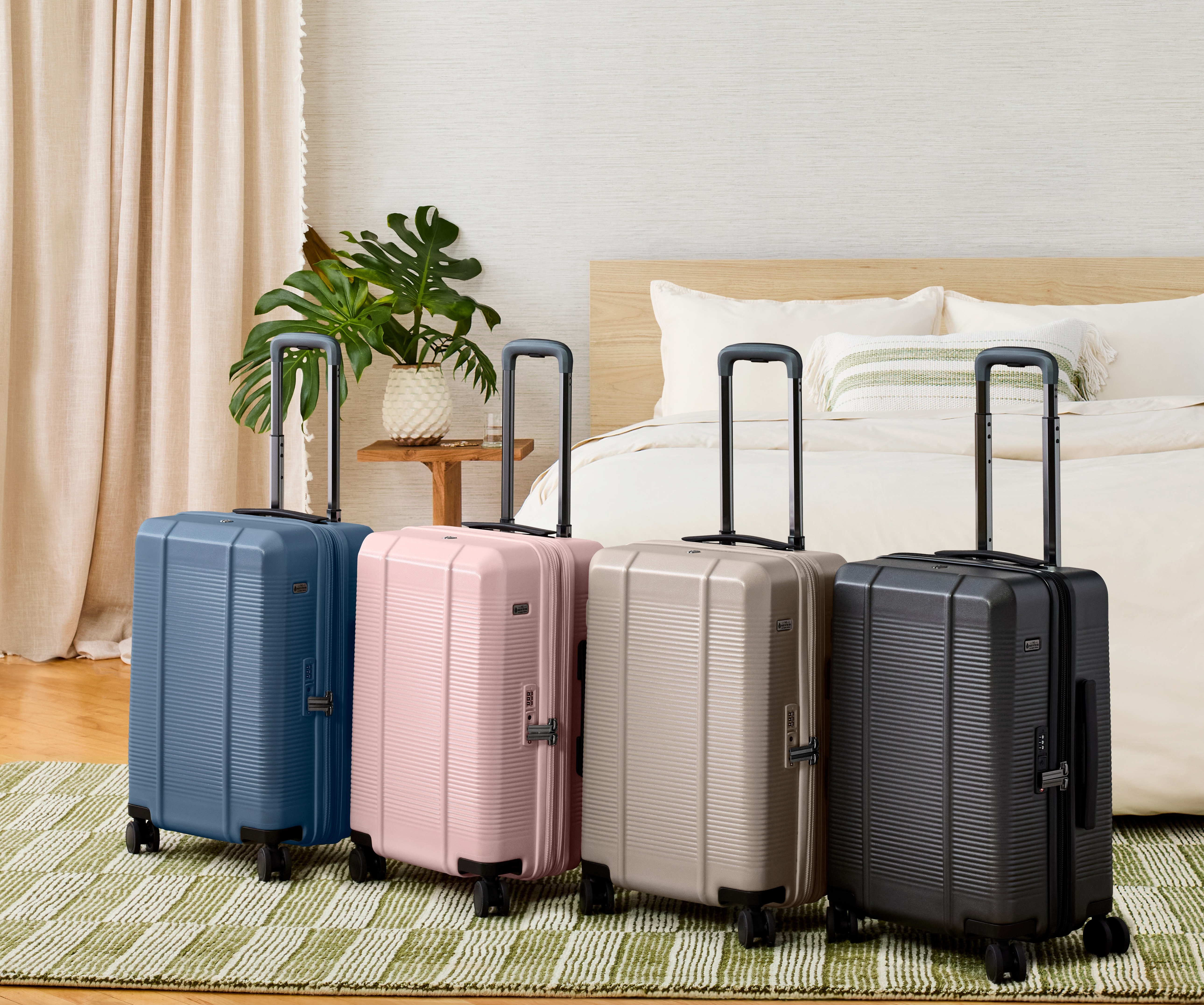 btL 20-inch Carry-On Expandable Hardside Upright Luggage With 360
