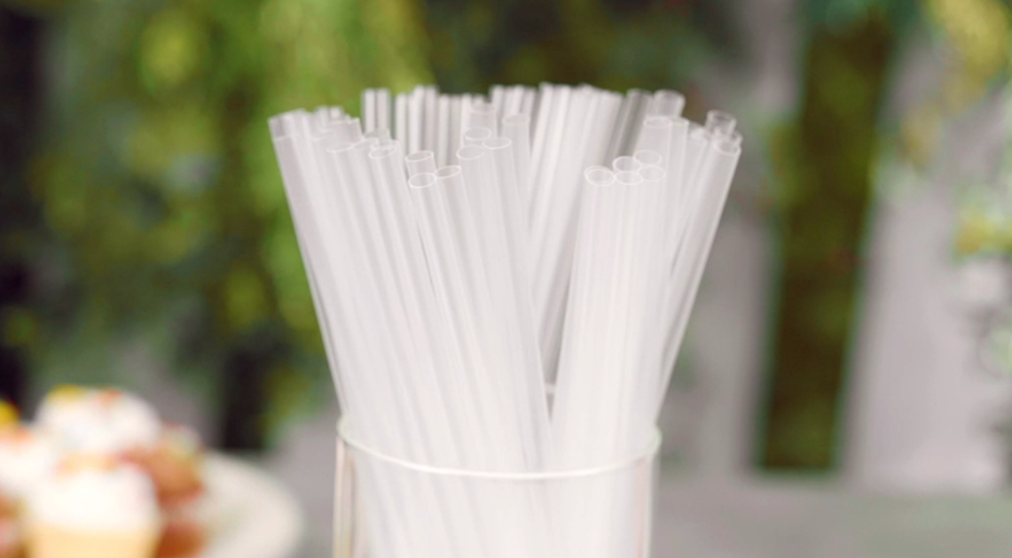 thumbnail video image 2 of Comfy Package Plastic Straws Disposable Smoothie & Cocktail Straws, 250-Pack Clear, 2 of 8