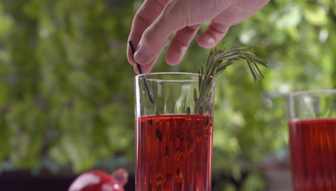 thumbnail video image 2 of Comfy Package 5” Coffee Straws Stirring Sticks Drink Stirrers Cocktail, Black 1000-Pack, 2 of 8