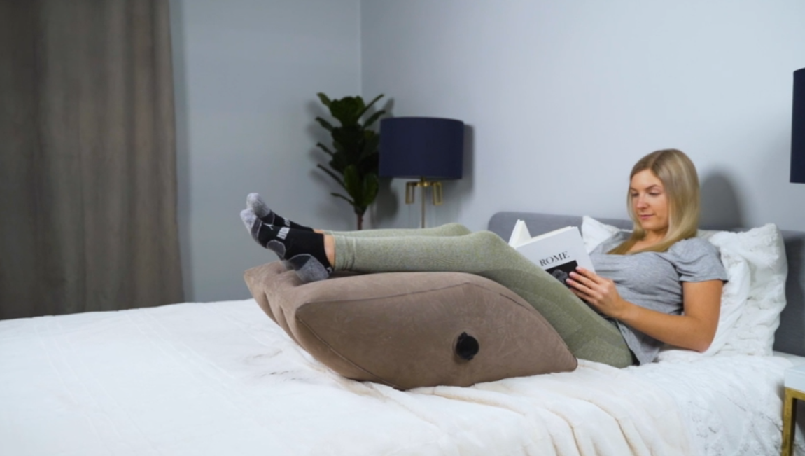 thumbnail video image 2 of Aestoria Inflatable Leg Elevation Pillow Portable Leg Rest Wedge Pillow, 2 of 10