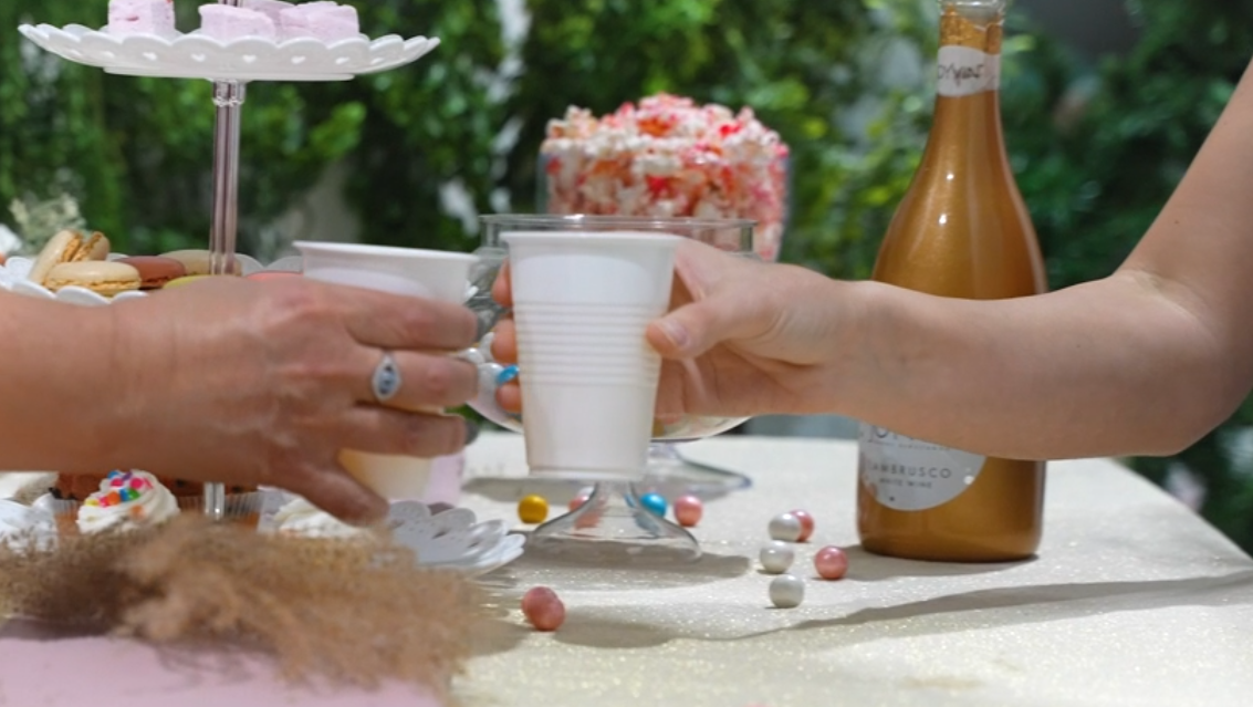 thumbnail video image 2 of GUSTO 9 oz Plastic Cups Disposable Drinking Cups Bulk Party Cups 500-Pack, 2 of 8