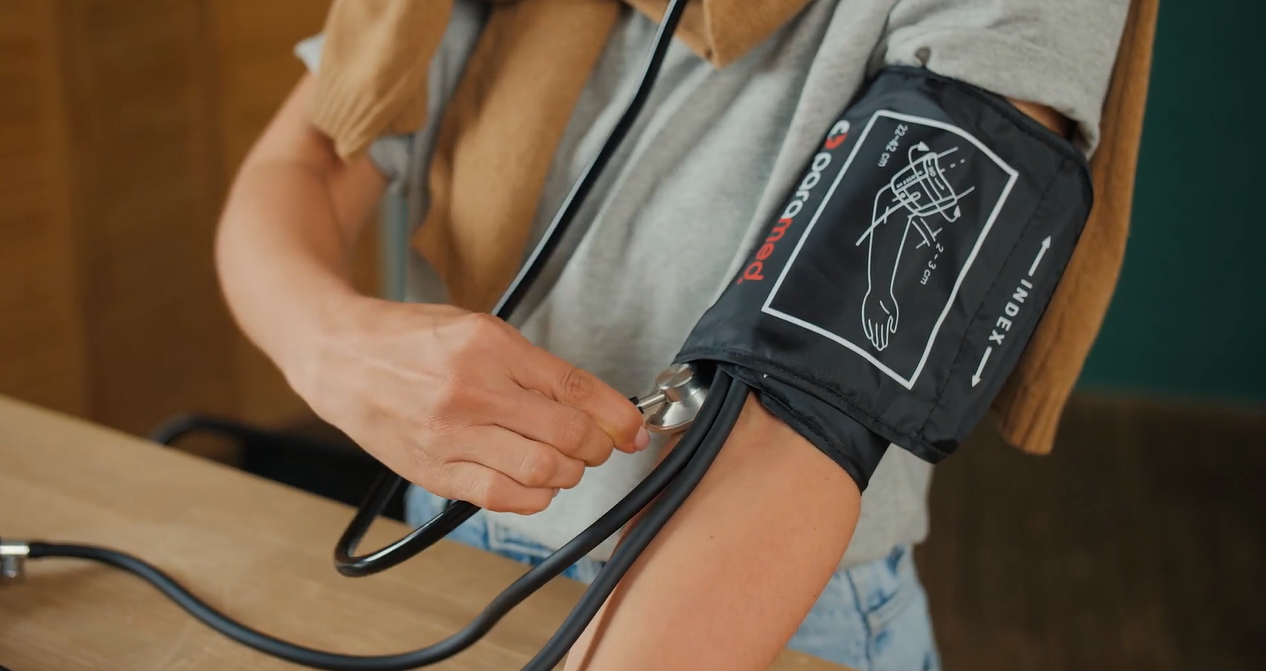 thumbnail video image 2 of ParaMed Sphygmomanometer, Upper Arm Manual Blood Pressure Cuff 8.7 - 16.5", Stethoscope Not Included, 2 of 8