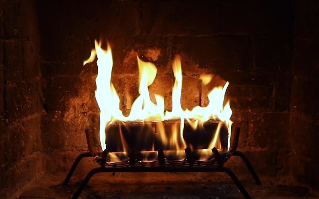 thumbnail video image 2 of Duraflame Crackleflame 4.5lb Firelogs, 3 Hour Burn, 4 Firelogs per Case, 2 of 13